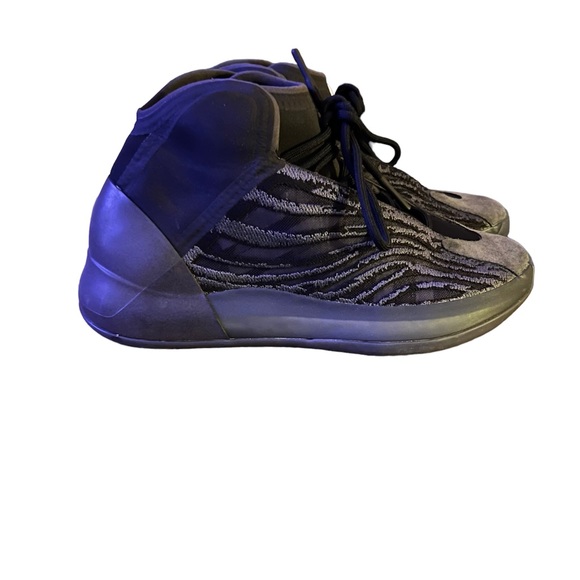 Brand new yeezy Qntm main image 3